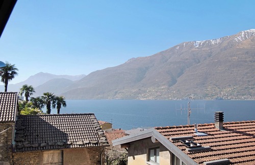 Dorio House | Holiday Home 'Casa Leonardo' with Lake View and Wi-Fi