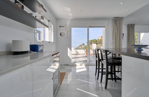 Velilla-Taramay House | Holiday Home 'Casa Mariposa' with Sea View, Wi-Fi and Air Conditioning
