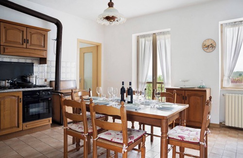 Dogliani House | Holiday Home 'Casa Pianezzo Dogliani' with Mountain View, Private Pool and Wi-Fi