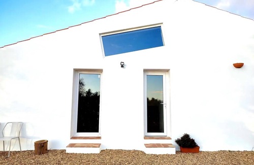 Baiona House | Holiday Home 'Casa Praia' with Shared Garden and Wi-Fi
