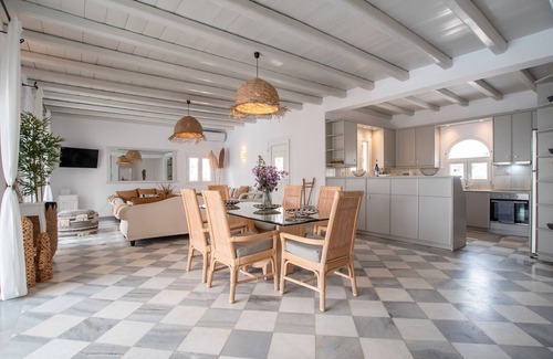 Aliki House | Holiday Home 'Cavos Paros Oasis' with Private Pool, Wi-Fi and Air Conditioning