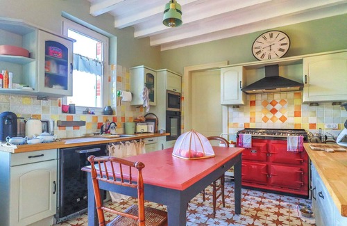 Trensacq House | Holiday Home 'Domaine Les Maisons Des Houssats' with Shared Pool, Private Terrace and Wi-Fi
