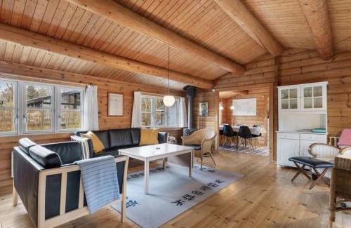 Hov House | Holiday Home Doris - 150m from the sea by Interhome