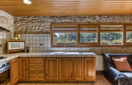 Merlant House | Holiday Home 'El Paller 2 De Can Soler' with Mountain Views, Shared Pool and Wi-Fi
