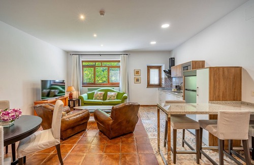 Durcal Apartment | Holiday Home 'El Río' with Shared Pool, Shared Garden & Wi-Fi
