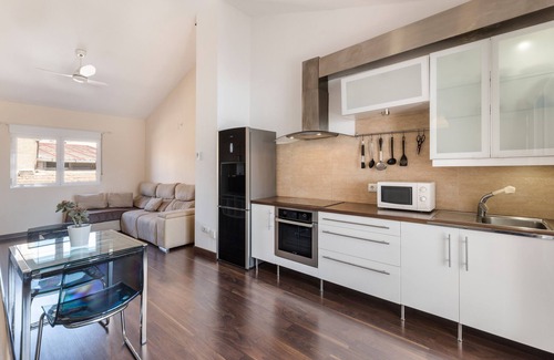 Espinardo House | Holiday Home "Espinardo" with Private Terrace & Wi-Fi