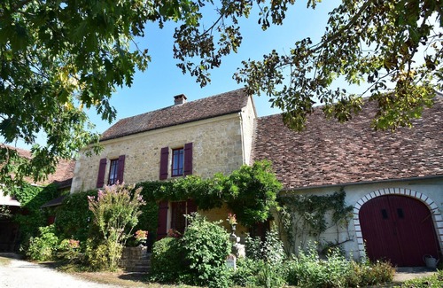 Saint-Jory-las-Bloux House | Holiday Home in Saint-Jory with Pool