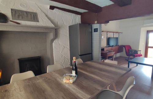 Loiano House | Holiday Home 'Gnazzano Home 1' with Mountain View, Wi-Fi and Air Conditioning