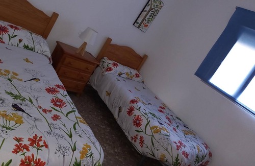 Espiel House | Holiday Home Hacienda Las Quijotas with Lake View, Garden & Pool