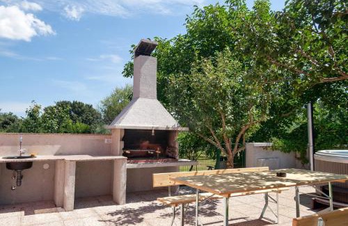 Banjole House | Holiday Home Hana-Stunning peninsula- with Hot Tub