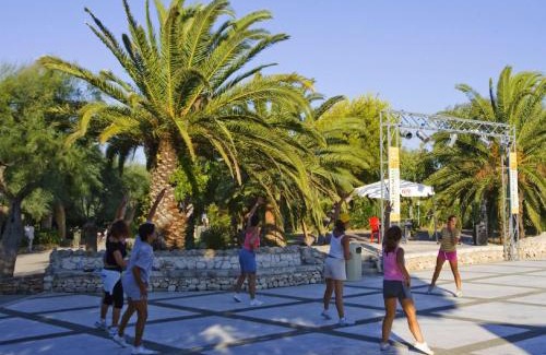 Torre Rinalda House | Holiday Home Happy Camp Mobilhome Torre Rinalda by Interhome