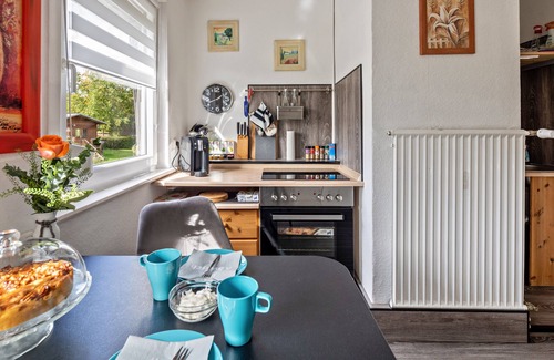 Hannoversch Munden House | Holiday Home 'Haus am Vogelsang' close to Historic Centre with Shared Pool & Wi-Fi