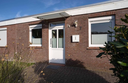 Berumbur House | Holiday Home 'Haus Blauer Wacholder' with Private Terrace, Private Garden and Wi-Fi