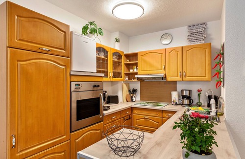 Schindeldorf House | Holiday Home 'Heike's Waldidyll' with Private Terrace, Private Garden and Wi-Fi