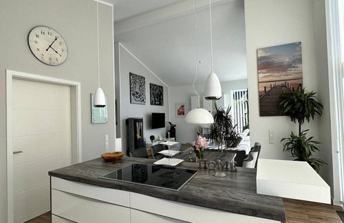 Edewecht House | Holiday Home 'Idyllic Holiday House' with Private Terrace and Wi-Fi