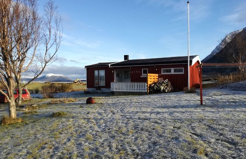 Austvagoy House | Holiday home in beautiful surroundings in Lofoten with beautiful views