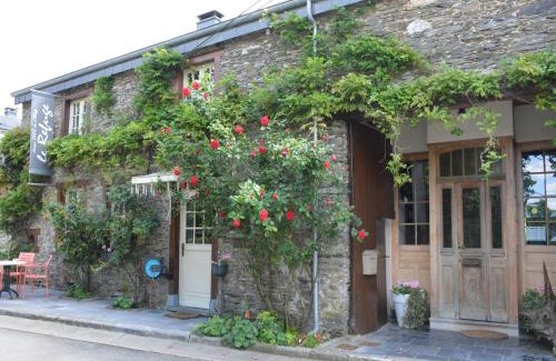 Gembes House | Holiday Home in Bièvre with Terrace, cleaning included