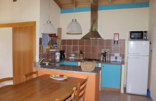 Covas House | Holiday Home in Covas near Serra da Estrela