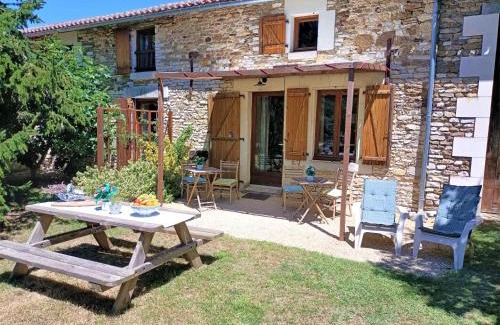 Saint-Jean-de-Sauves House | Holiday Home in Loire near Castles and Nature