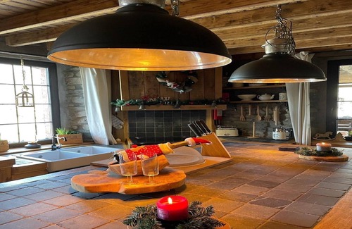Tavigny House | Holiday Home in Hardigny with Hot Tub