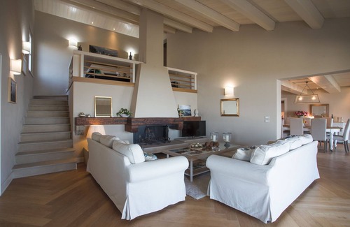 San Feliciano Villa | Holiday Home in Magione with Lake View & Pool