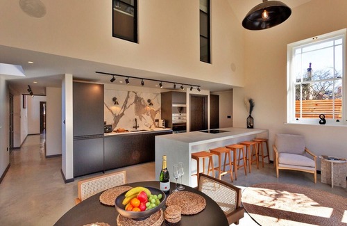 Appledore House | Holiday Home in Kent with Hot Tub & Games Room
