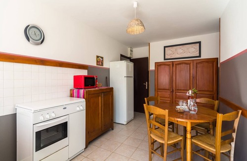Loubejac House | Holiday Home in Loubejac with Private Pool