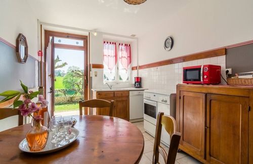 Loubejac House | Holiday Home in Loubejac with Private Pool