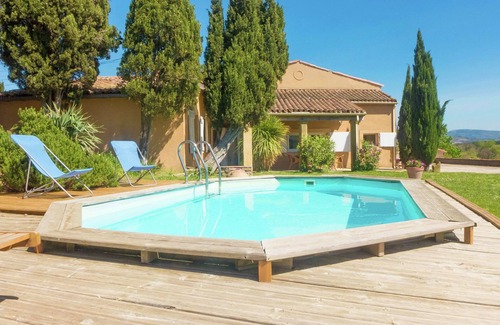 Loupia House | Holiday Home in Loupia with Private Pool