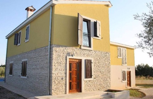 Novigrad House | Holiday Home in Novigrad With Private Pool