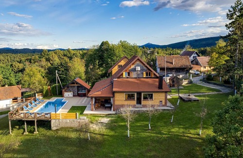 Gornje Dubrave House | Holiday Home in Ogulin with Pool & Rafting