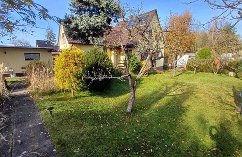 Ortrand House | Holiday home in Ortrand with garden