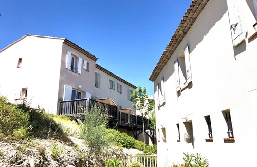 Pont Royal House | Holiday Home in Provence with Pool, Golf & Free Parking