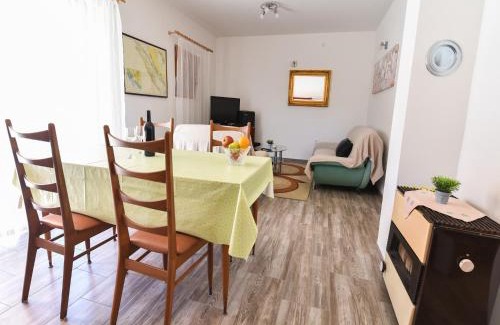 Iz House | Holiday Home in Veli Iž near the Sea