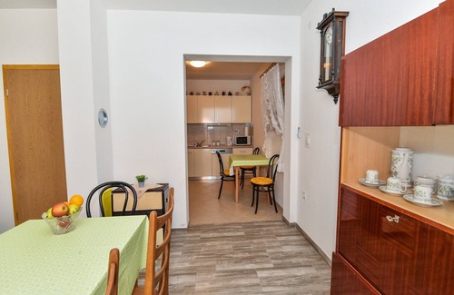 Iz House | Holiday Home in Veli Iž near the Sea