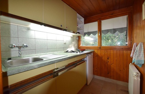 Vrbovsko House | Holiday Home in Vrbovsko near Kamačnik Trail