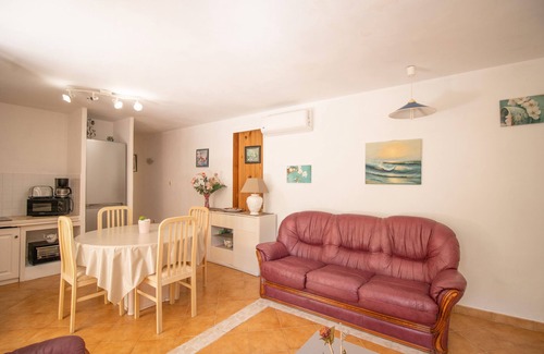 Canale-di-Verde House | Holiday Home 'Isula Paradise' with Mountain View, Private Terrace