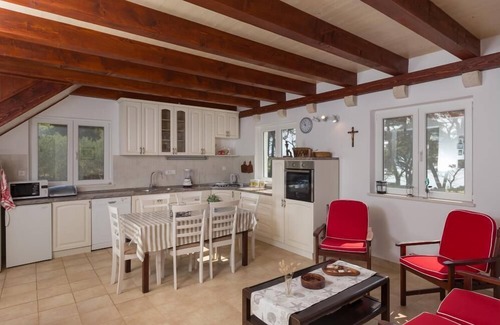 Kolocep Island House | Holiday Home Jekavac -Three Bedroom Apartment with Terrace and Sea View