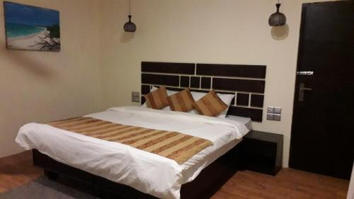 Kelaa Hotel | Holiday Home Kelaa by eMzaz