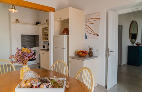 Apollonia House | Holiday Home 'Komis Mansion Exambela' with Private Terrace, Wi-Fi and Air Conditioning