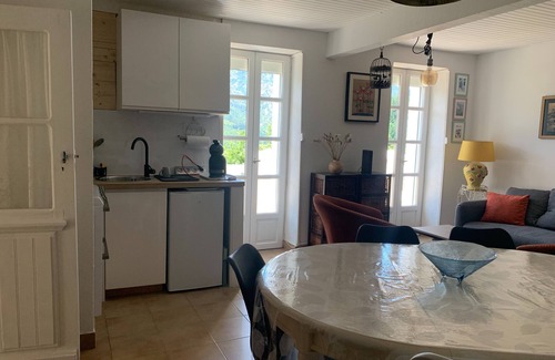 Castanet-le-Haut House | Holiday Home 'La Reguergue' with Mountain View, Private Terrace and Wi-Fi