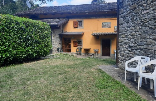Fanano House | Holiday Home 'La Casa Della Piazzetta' with Mountain View, Shared Garden and Wi-Fi