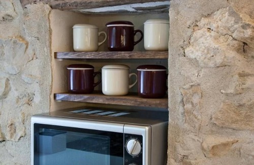 Culla House | Holiday Home 'La Covarxella' with Mountain View, Private Pool and Wi-Fi