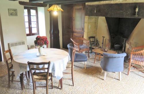 Jayac House | Holiday Home Le Petit Gîte by Interhome
