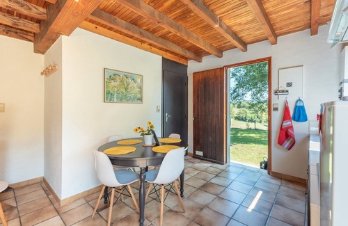 Peyrouse House | Holiday Home 'Lieuj' with Mountain View, Private Terrace and Wi-Fi