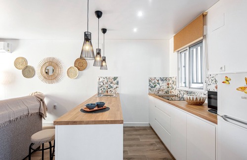 Campanillas House | Holiday Home 'Limón Lunero' with Private Terrace and Wi-Fi