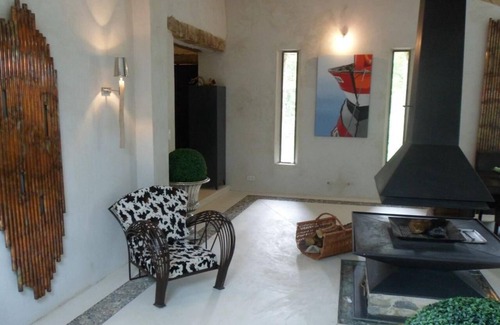 Savoillan House | Holiday Home 'Luxueuse Bergerie Pied Du Ventoux' with Mountain View, Shared Terrace and Wi-Fi