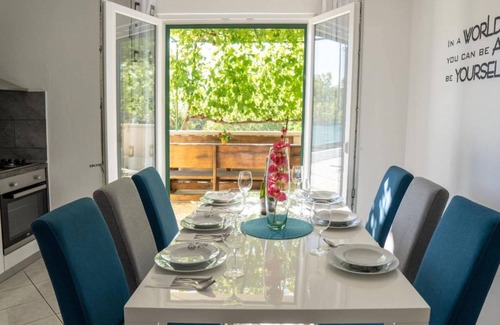 Primorski Dolac House | Holiday Home Mendula