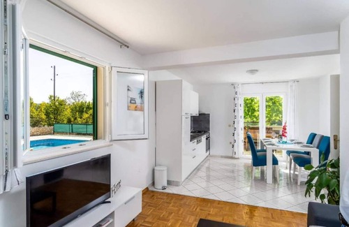 Primorski Dolac House | Holiday Home Mendula