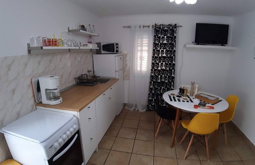Banici House | Holiday Home Magazin- One Bedroom Apartment with Terrace and Sea View